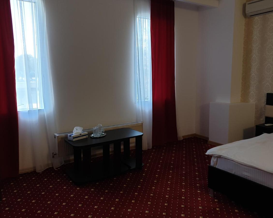 Hotel Magic - City Center Πιτέστι Εξωτερικό φωτογραφία